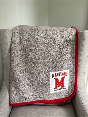 Northwest Maryland Sherpa Throw Blanket with Red Trim